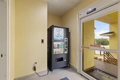 Days Inn & Suites Euless DFW Airport South