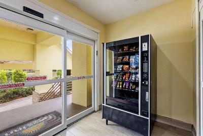 Days Inn & Suites Euless DFW Airport South