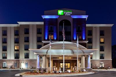 Holiday Inn Express & Suites Hope Mills