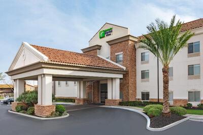 Holiday Inn Express Hotel & Suites Merced
