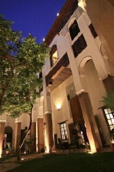 Riad Laaroussa- Guest House