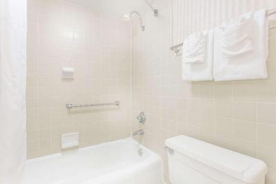 Days Inn by Wyndham Cedar Falls- University Plaza