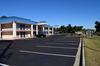 Royal Inn & Suites