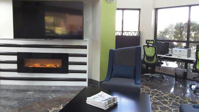 Holiday Inn Express & Suites Lawrenceville