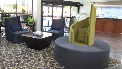 Holiday Inn Express & Suites Lawrenceville