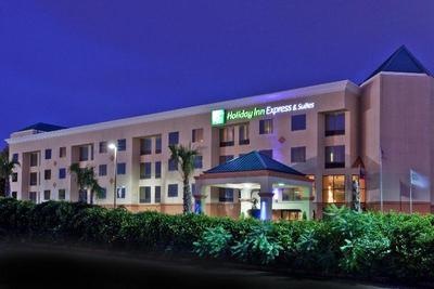 Holiday Inn Express & Suites Lawrenceville