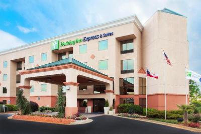 Holiday Inn Express & Suites Lawrenceville