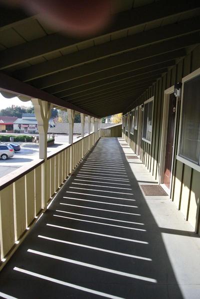Vino Inn and Suites