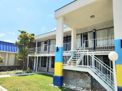Days Inn by Wyndham Seguin TX