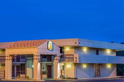 Super 8 by Wyndham Commerce