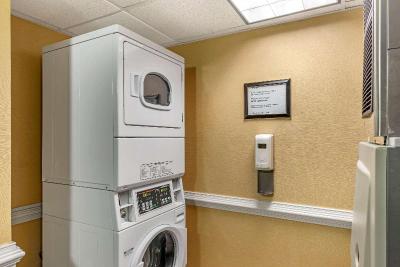 Quality Inn Fayetteville Nr Historic Downtown Sq