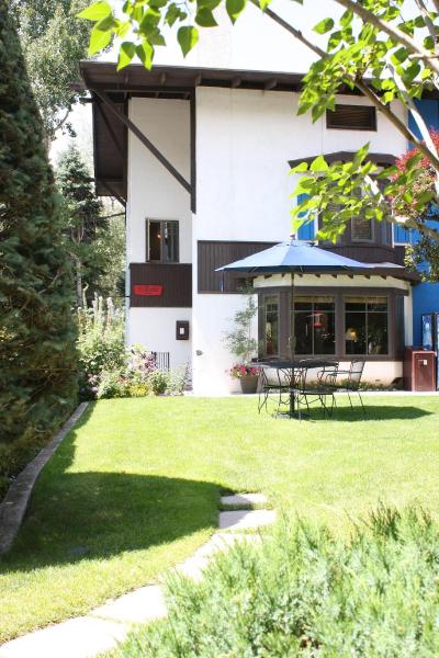 St. Moritz Lodge & Condos