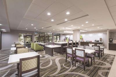 La Quinta Inn Suites by Wyndham - Kennesaw