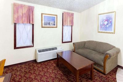 Knights Inn Tucker