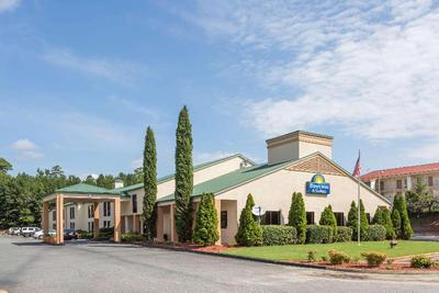 Days Inn & Suites by Wyndham Peachtree Corners