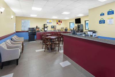 Days Inn & Suites by Wyndham Peachtree Corners