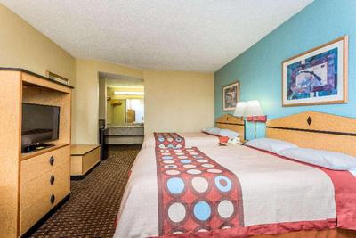 Super 8 by Wyndham Atlanta Northeast GA