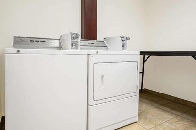 Super 8 by Wyndham Cedar Falls