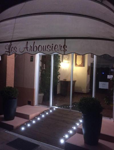 Les Arbousiers