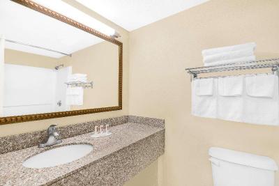 Travelodge by Wyndham Lima OH