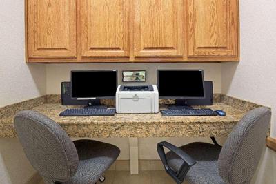 Super 8 by Wyndham Austin/Airport South