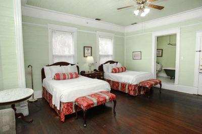 Coombs Inn & Suites, Ascend Hotel Collection
