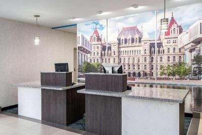 La Quinta Inn & Suites Latham Albany Airport