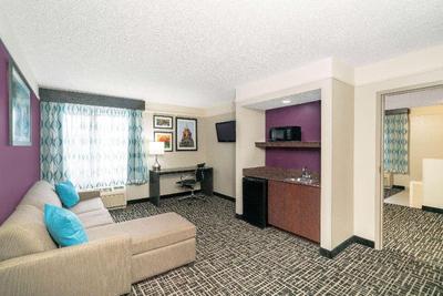 La Quinta Inn & Suites Latham Albany Airport