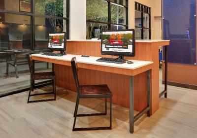 Holiday Inn Express & Suites Austin Round Rock