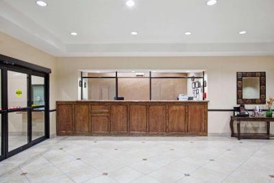 Super 8 by Wyndham IAH West/Greenspoint