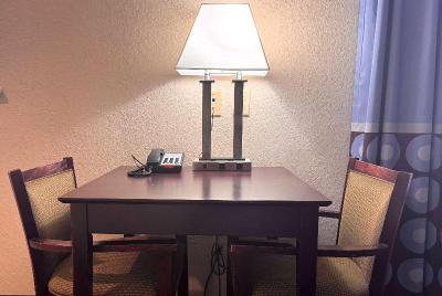 Super 8 by Wyndham IAH West/Greenspoint