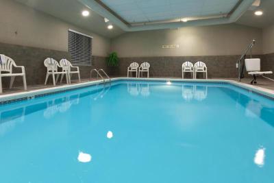 Country Inn & Suites, Holland, MI