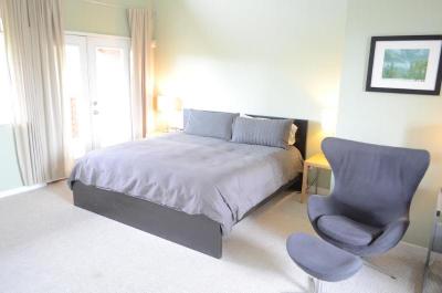 Modern B&B