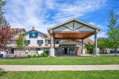 White Pine Inn & Suites
