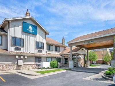 White Pine Inn & Suites
