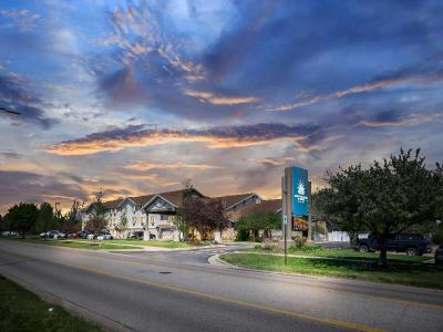 White Pine Inn & Suites
