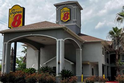 Super 8 by Wyndham Houston North I-45