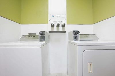 Days Inn & Suites by Wyndham Big Spring