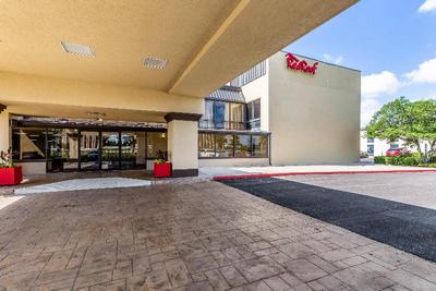 Red Roof PLUS+ & Suites Houston - IAH Airport SW