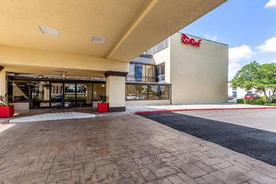 Red Roof PLUS+ & Suites Houston - IAH Airport SW