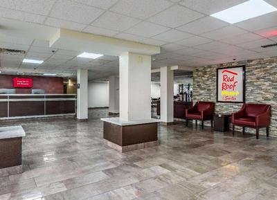 Red Roof PLUS+ & Suites Houston - IAH Airport SW