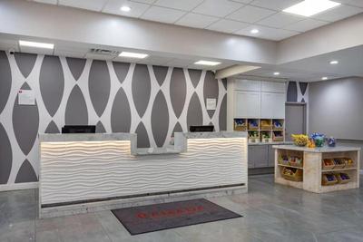 Ramada by Wyndham Hartford North / Bradley Airport