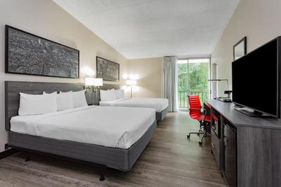Ramada by Wyndham Hartford North / Bradley Airport