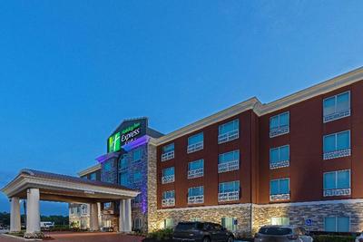 Holiday Inn Express & Suites Houston Space Center