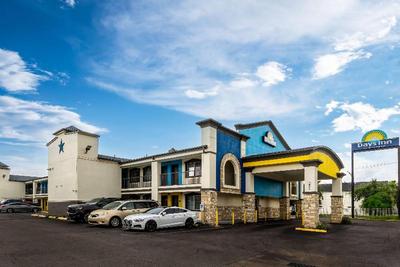Days Inn by Wyndham Houston East
