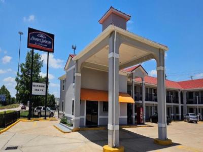 Howard Johnson by Wyndham Houston Heights/Downtown