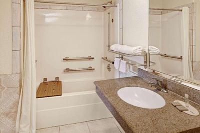 Super 8 by Wyndham Baytown/Mont Belvieu