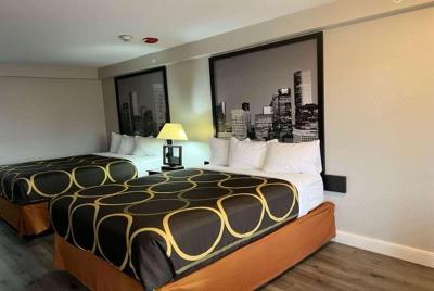 Super 8 by Wyndham Baytown/Mont Belvieu