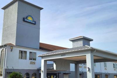 Days Inn & Suites by Wyndham Pasadena