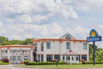 Days Inn by Wyndham Windsor Locks Bradley Airp
